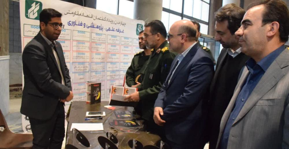 بازدید مسئول سازمان بسیج مهندسین صنعت و معدن کشور از غرفه‌های تولیدکنندگان نمایشگاه فرصت‌های سرمایه‌گذاری همدان