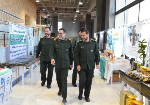 بازدید مسئول سازمان بسیج مهندسین صنعت و معدن کشور از غرفه‌های تولیدکنندگان نمایشگاه فرصت‌های سرمایه‌گذاری همدان