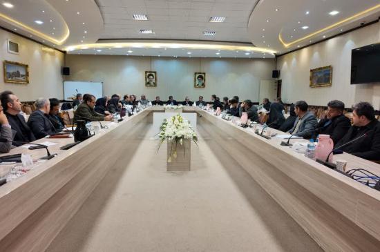 به گزارش روابط عمومی سازمان بسیج مهندسین صنعت و معدن استان اردبیل، جلسه کارگروه تسهیل و رفع موانع تولید استان اردبیل به ریاست استاندار و با حضور مقامات اقتصادی، اجرایی، بانکی و نمایندگان بیش از ۱۲ واحد تولیدی صنعتی تشکیل شد.   در این نشست، مسائل و چالش‌های پیش روی صنایع استان از جمله تعیین تکلیف بدهی‌ها، صدور مجوزها، مشکلات تأمین آب و زمین مورد بررسی قرار گرفت.    در این جلسه، صاحبان صنایع و مدیران واحدهای تولیدی به بیان مهم‌ترین دغدغه‌ها و موانع پیش روی کسب و کار خود پرداختند. موارد مطرح شده طیف وسیعی از م
