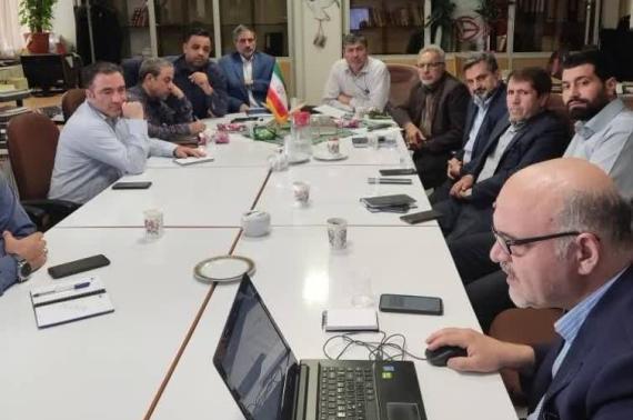 همیاران انرژی در اداره‌ها به کمک کاهش مصرف برق می‌آیند